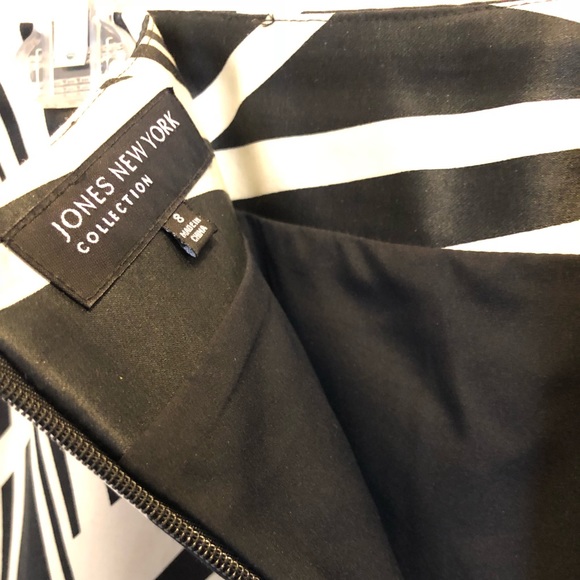 Bold Print Skirt - Picture 3 of 5